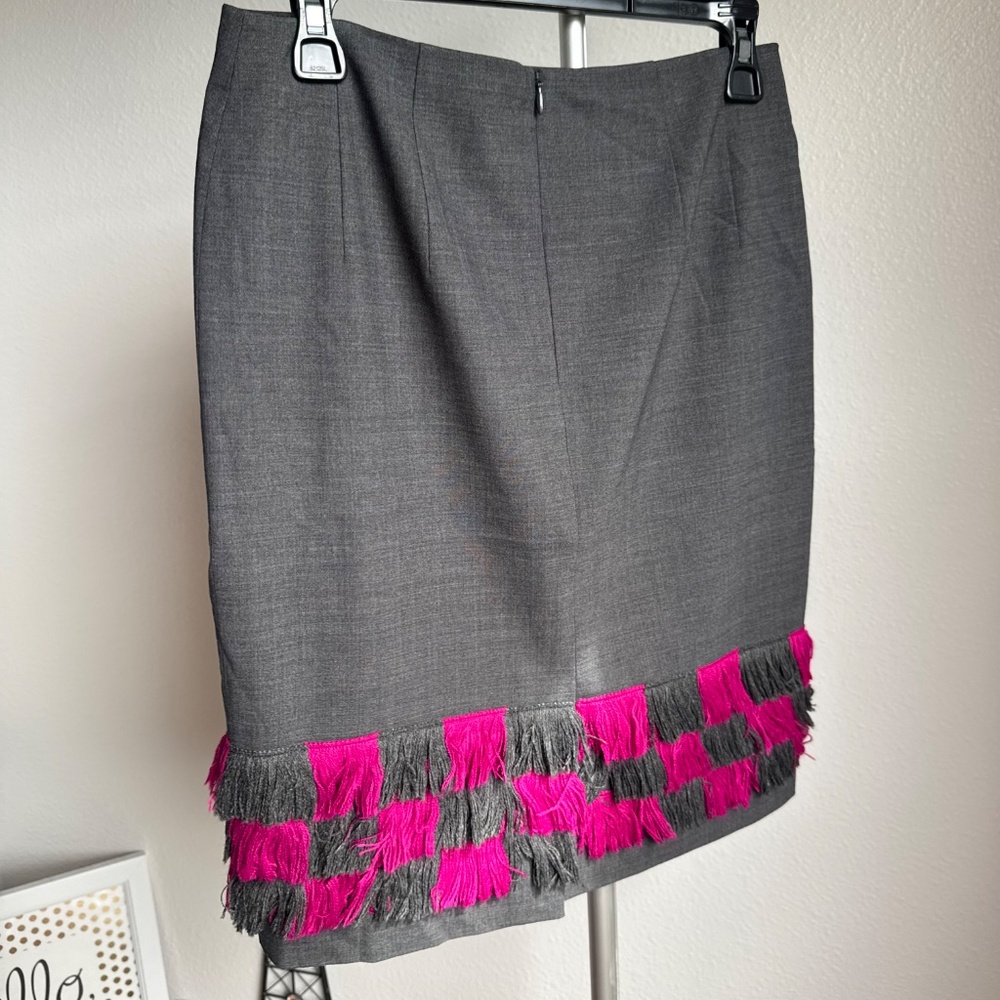 Carlisle Grey Wool Pencil Skirt w/ Fringe Sz 2 - Picture 7 of 10